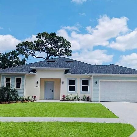 Villa Brand New Tampa Oasis With Private Jacuzzi Retreat Lutz Exterior foto